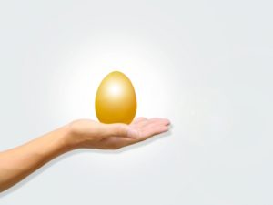 金の卵と手のひら